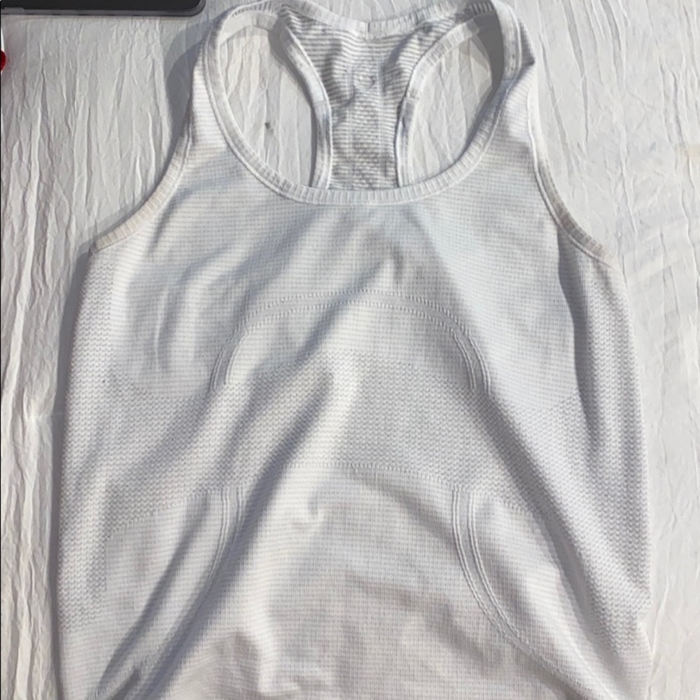 White lululemon tank top